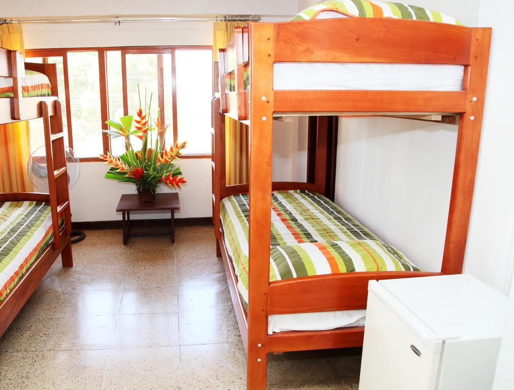 Hotel Puerto Ballesta Тонсупа Екстериор снимка