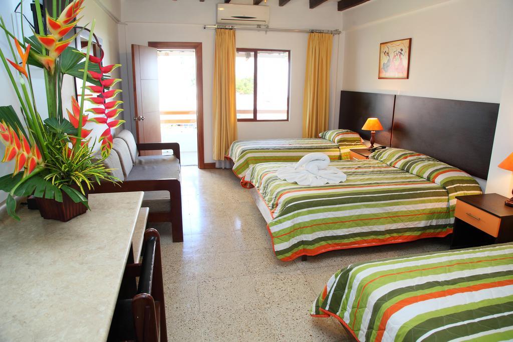 Hotel Puerto Ballesta Тонсупа Стая снимка