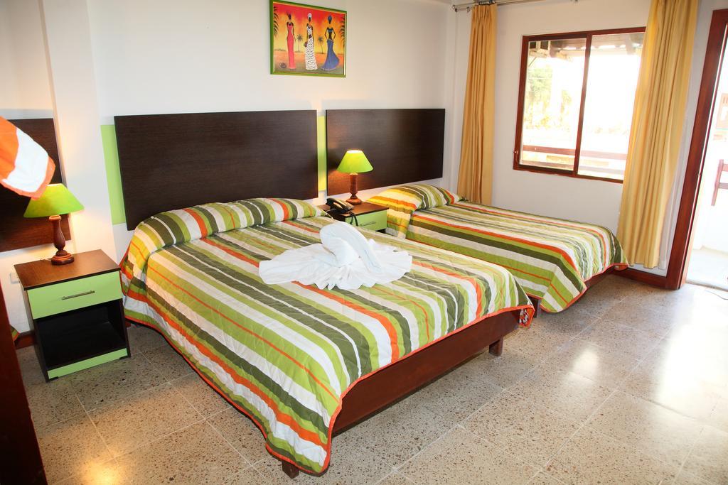Hotel Puerto Ballesta Тонсупа Стая снимка