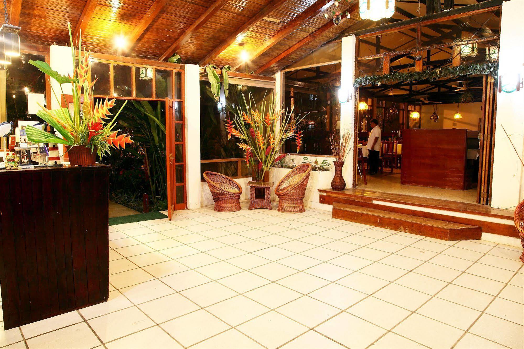 Hotel Puerto Ballesta Тонсупа Екстериор снимка