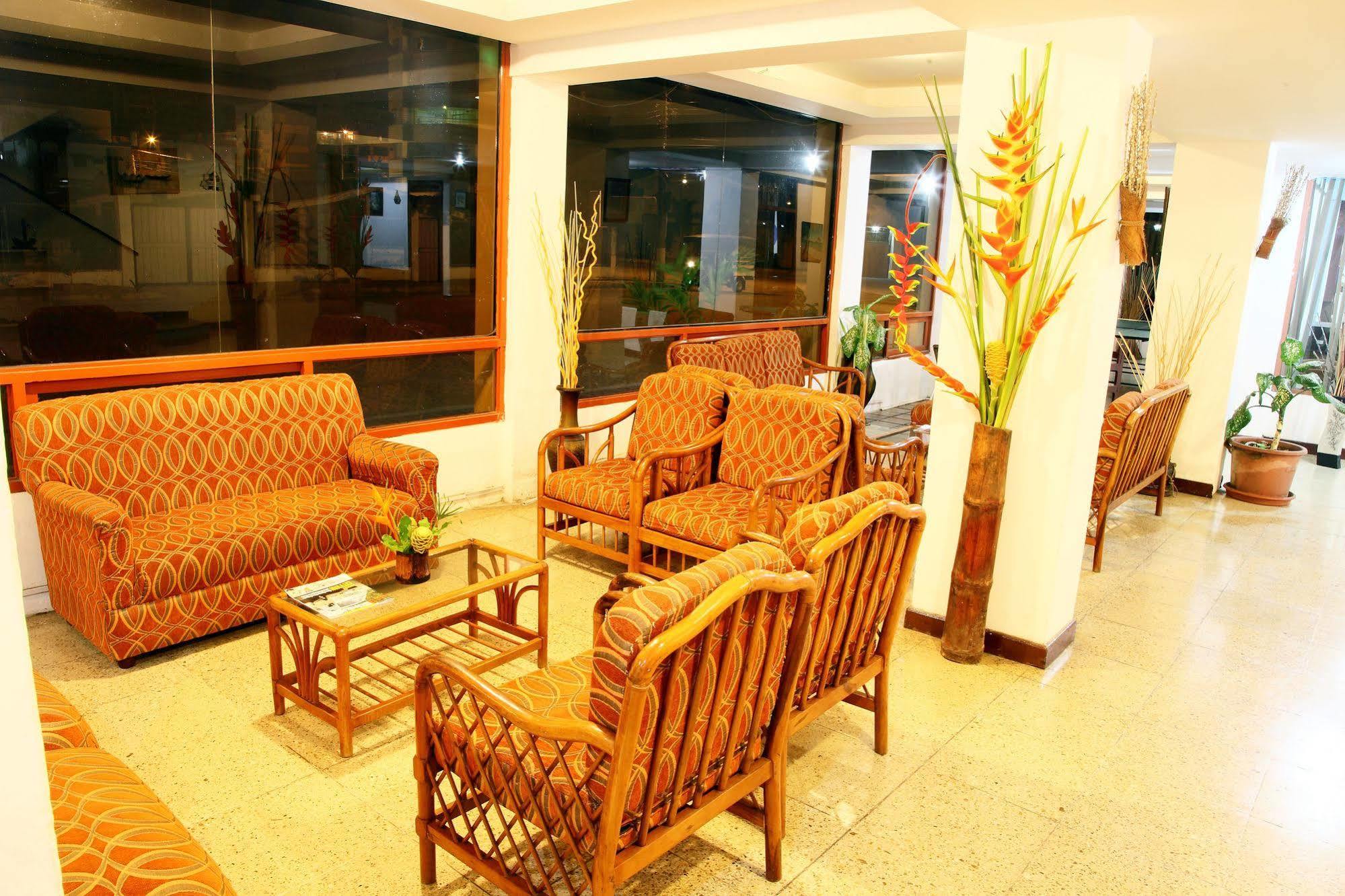Hotel Puerto Ballesta Тонсупа Екстериор снимка
