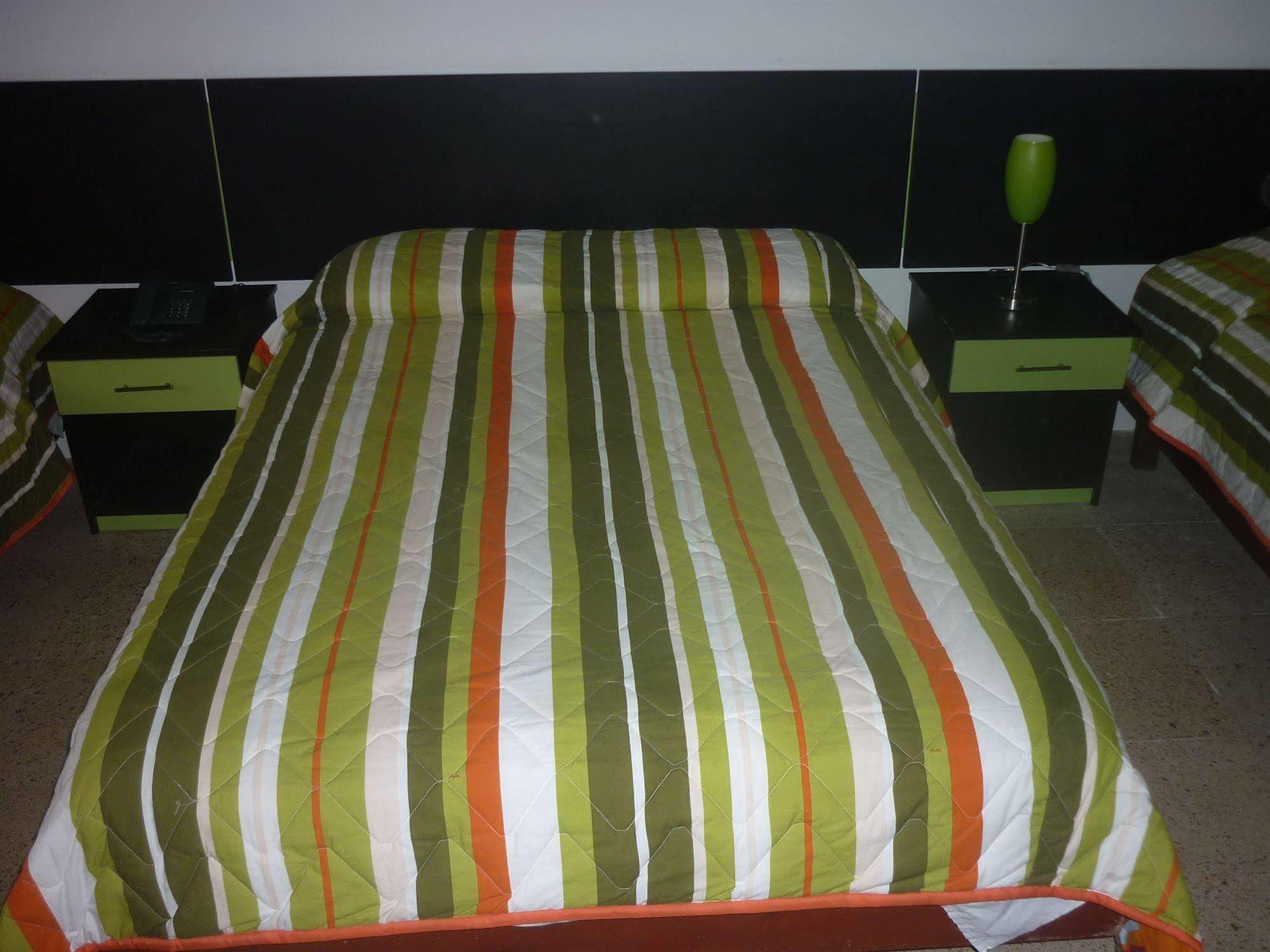 Hotel Puerto Ballesta Тонсупа Екстериор снимка